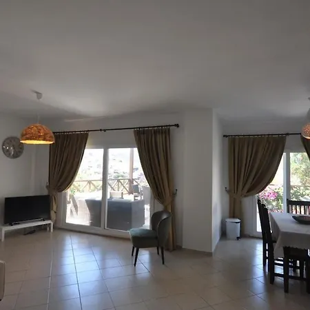 Sleeps 5 With Pool And Air Con Villa