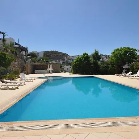 Sleeps 5 With Pool And Air Con Gümüşlük
