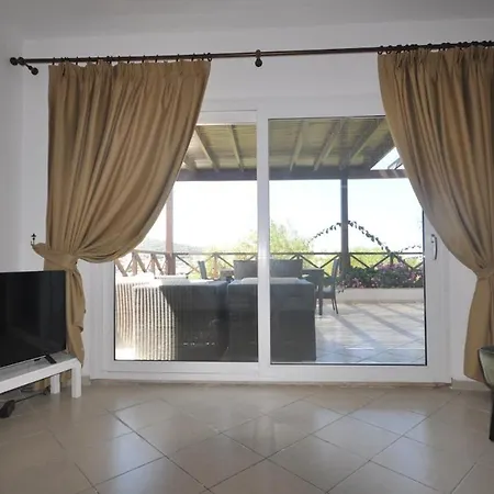 Sleeps 5 With Pool And Air Con Villa