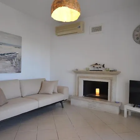 Villa Sleeps 5 With Pool And Air Con *