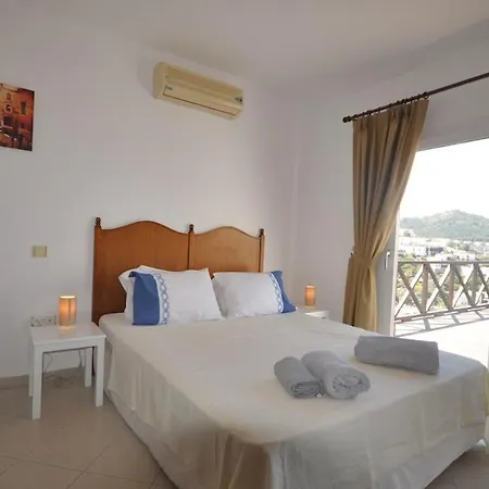 Sleeps 5 With Pool And Air Con Villa Gümüşlük