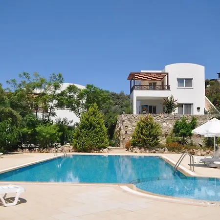 Sleeps 5 With Pool And Air Con Villa Gümüşlük