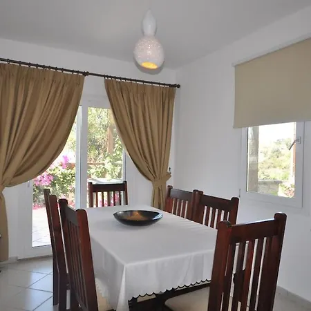 Villa Sleeps 5 With Pool And Air Con